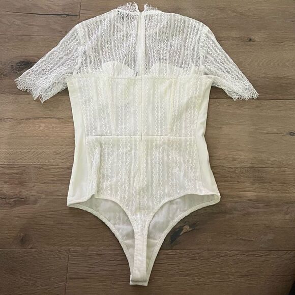 NBD Ivory Lace Bodysuit - Picture 3 of 3